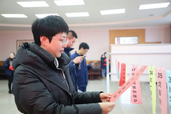 我們的節(jié)日·春節(jié) ▏集團開展“金蛇狂舞·新春送?！毕盗谢顒?/></p>
                    <p class=